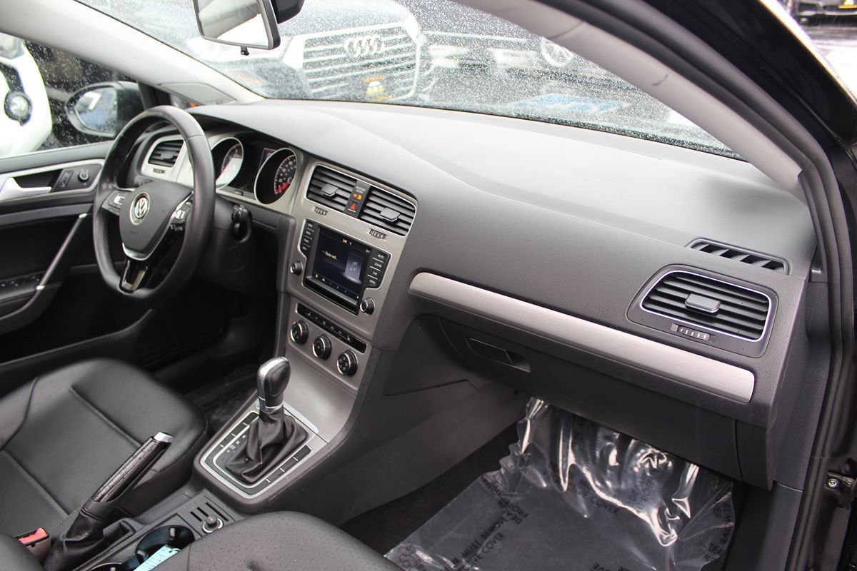 Used 2017 Volkswagen Golf SE FWD image 22