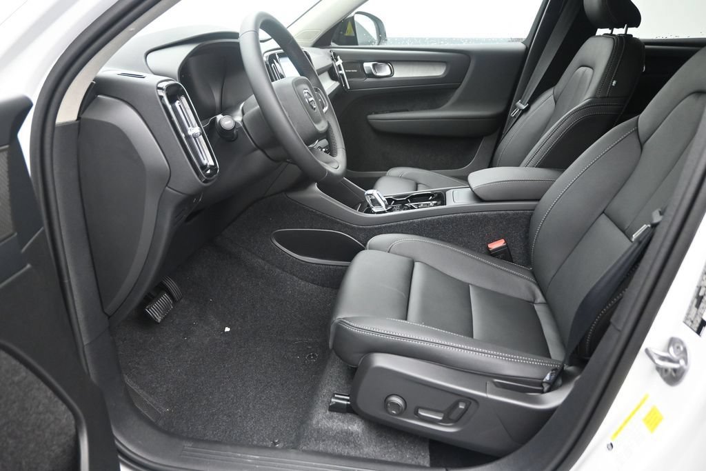 New 2026 Volvo XC40 B5 Plus w/ Climate Package AWD/4WD image 11
