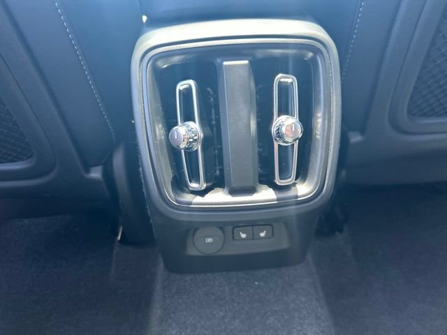 Certified 2025 Volvo XC40 B5 Core AWD/4WD image 18