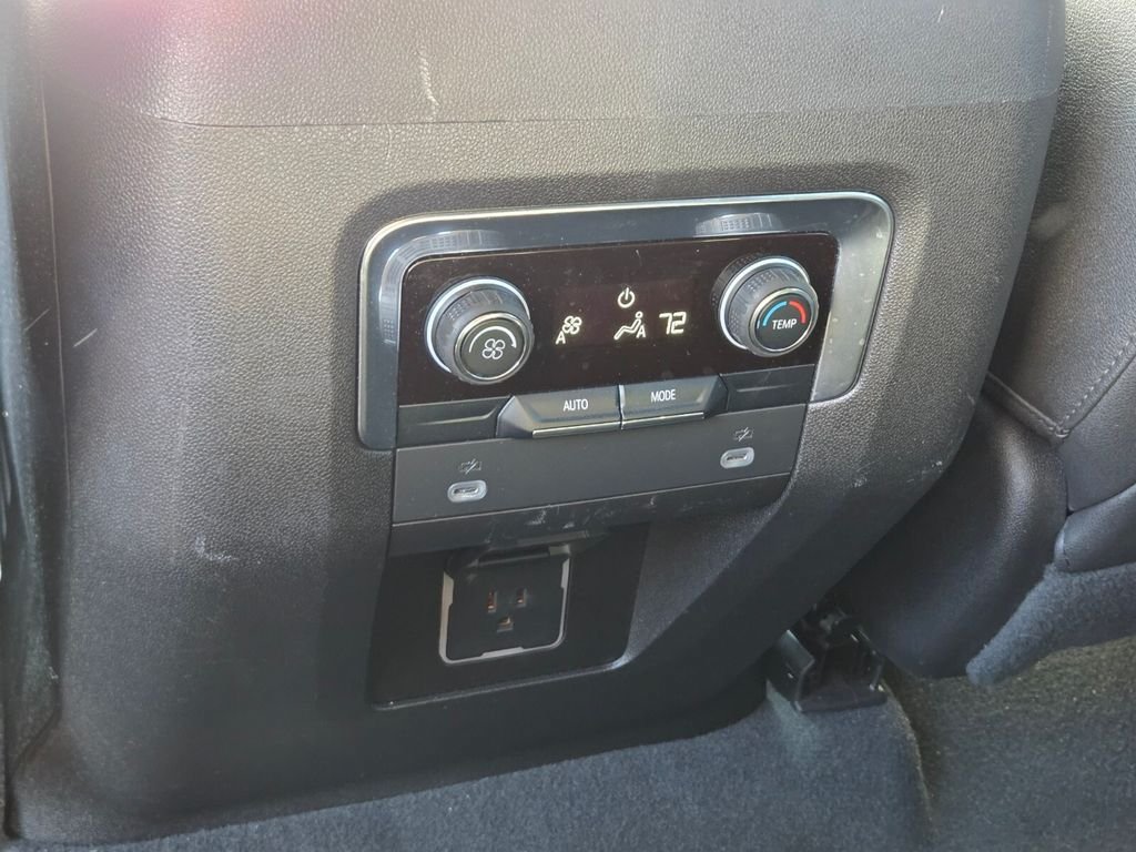 Used 2023 Chevrolet Suburban RST AWD/4WD image 17