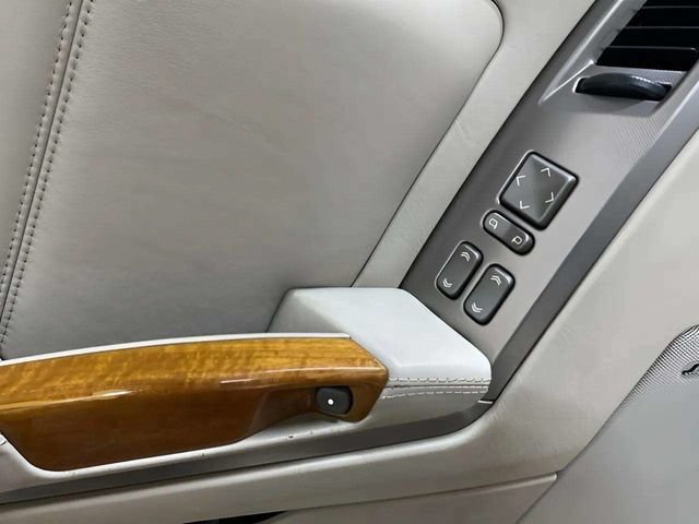 Used 2005 Cadillac XLR RWD image 33