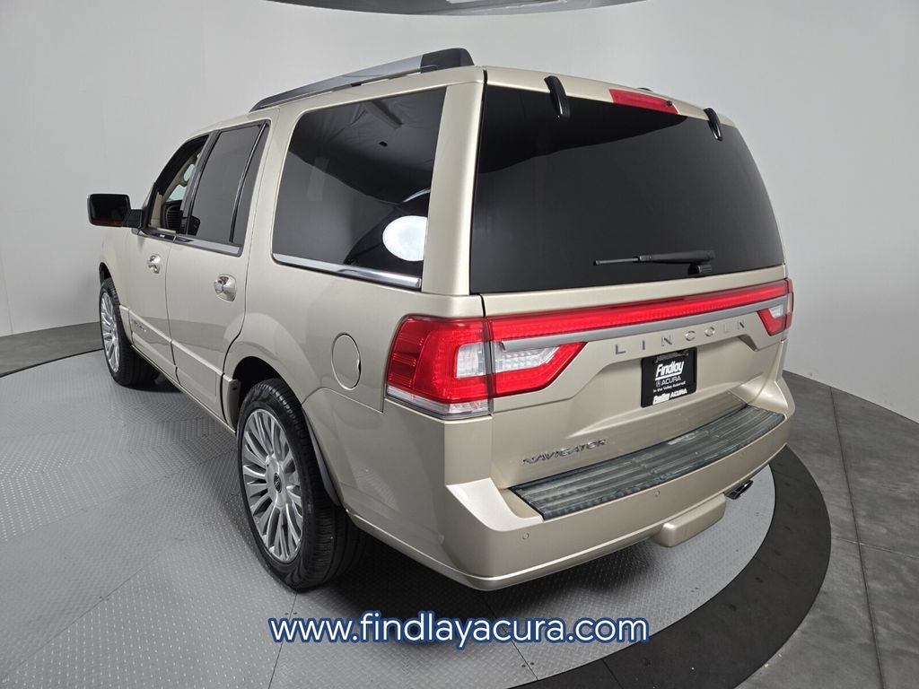 Used 2017 Lincoln Navigator Select RWD image 4