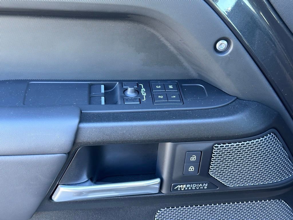 Used 2024 Land Rover Defender 90 V8 AWD/4WD image 16