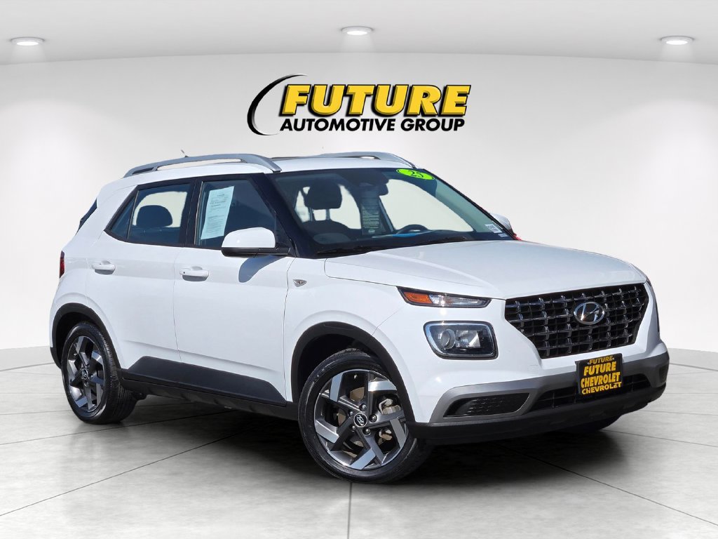 Used 2025 Hyundai Venue SEL FWD image 1