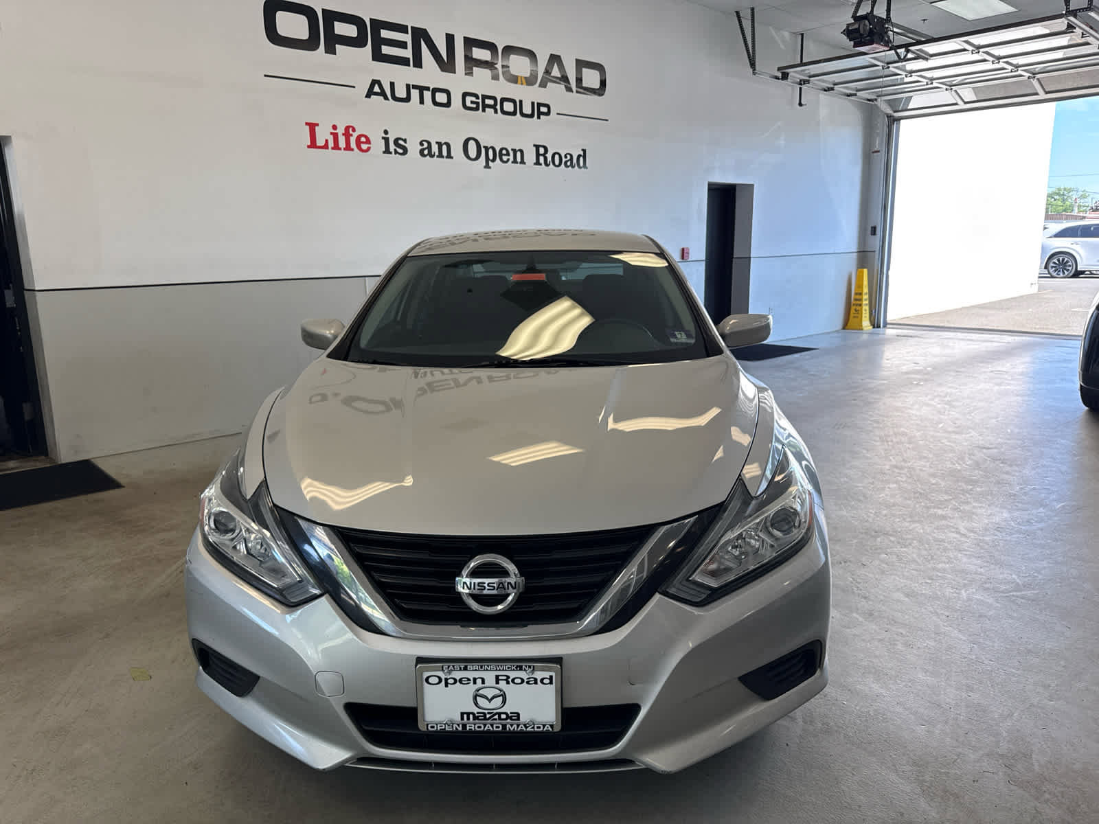 Used 2017 Nissan Altima 2.5 S w/ Power Driver Seat Package FWD image 1