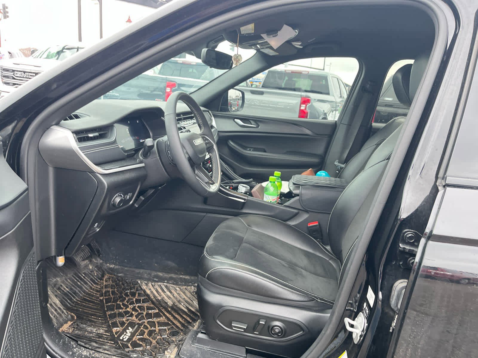 Used 2023 Jeep Grand Cherokee Altitude image 8