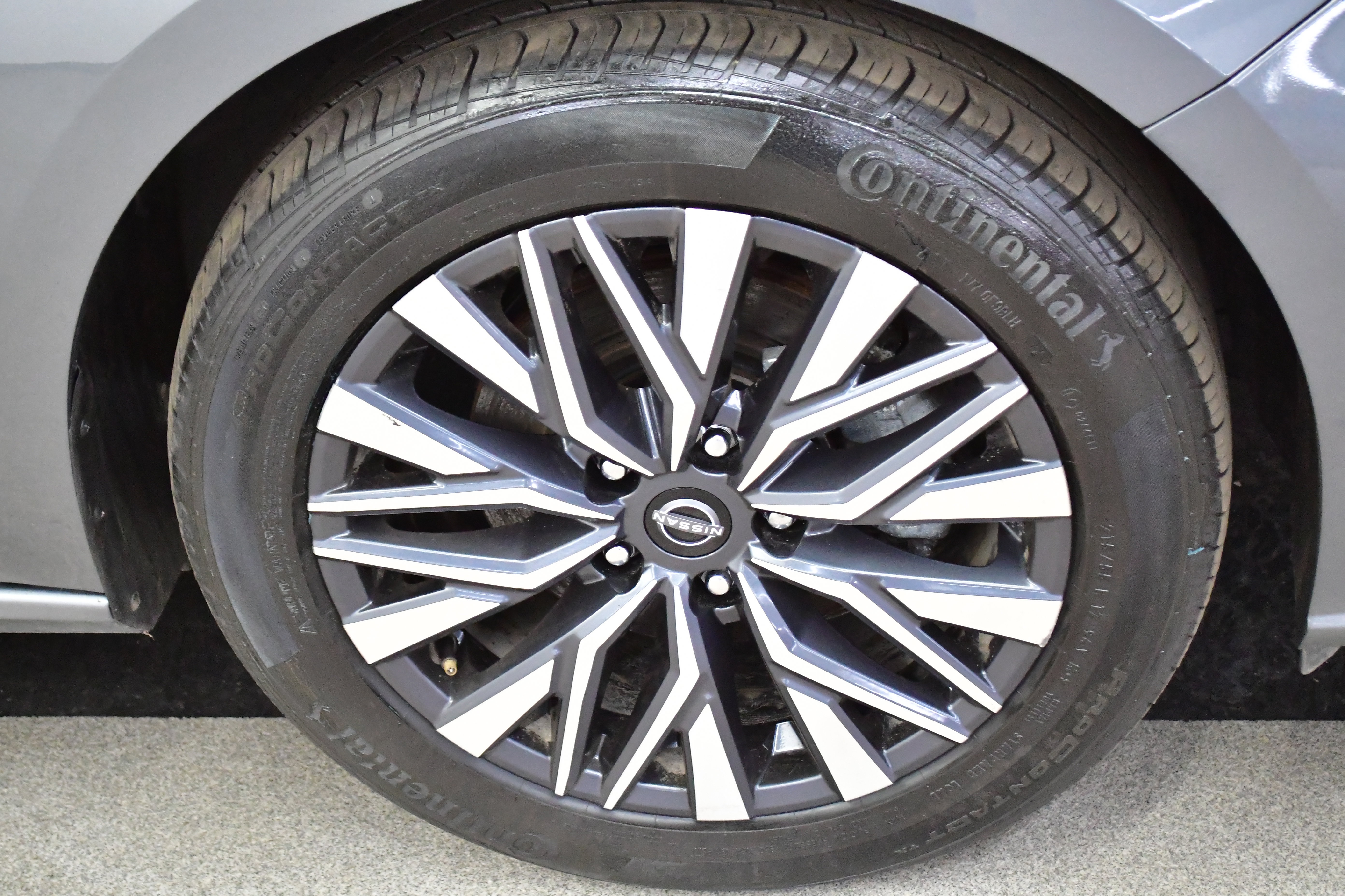 Used 2025 Nissan Altima 2.5 SV FWD image 35