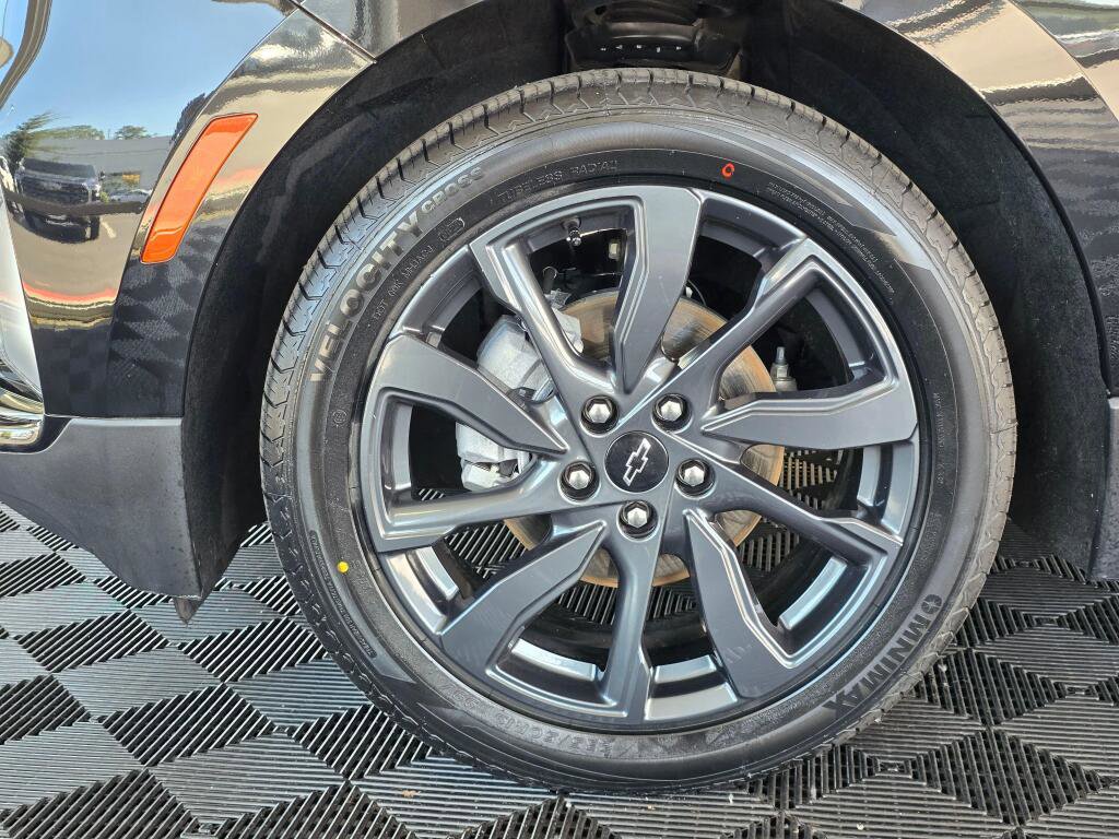 Used 2022 Chevrolet Equinox RS w/ RS Leather Package FWD image 11