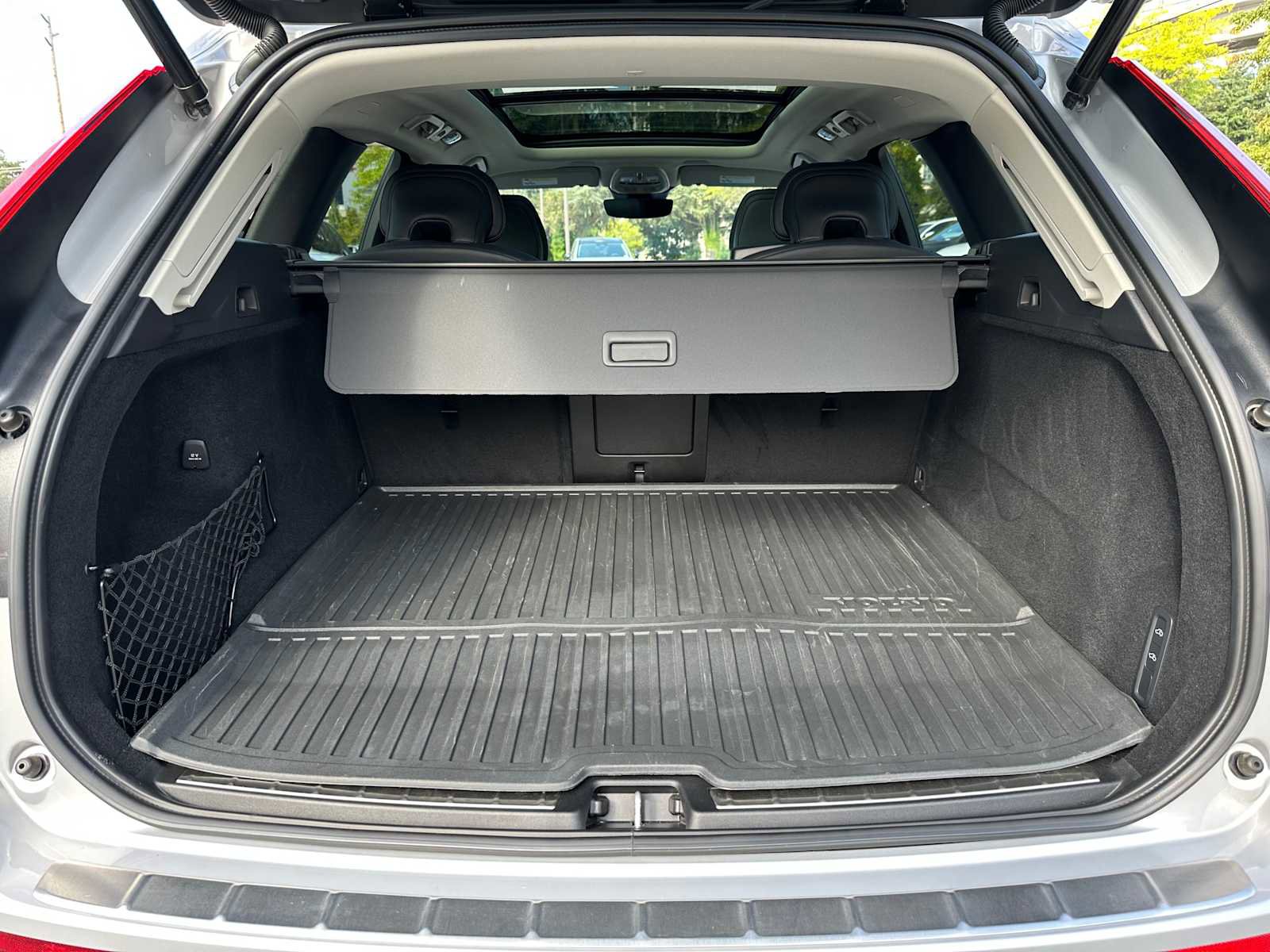 Certified 2023 Volvo XC60 T8 Ultimate w/ Climate Package image 14