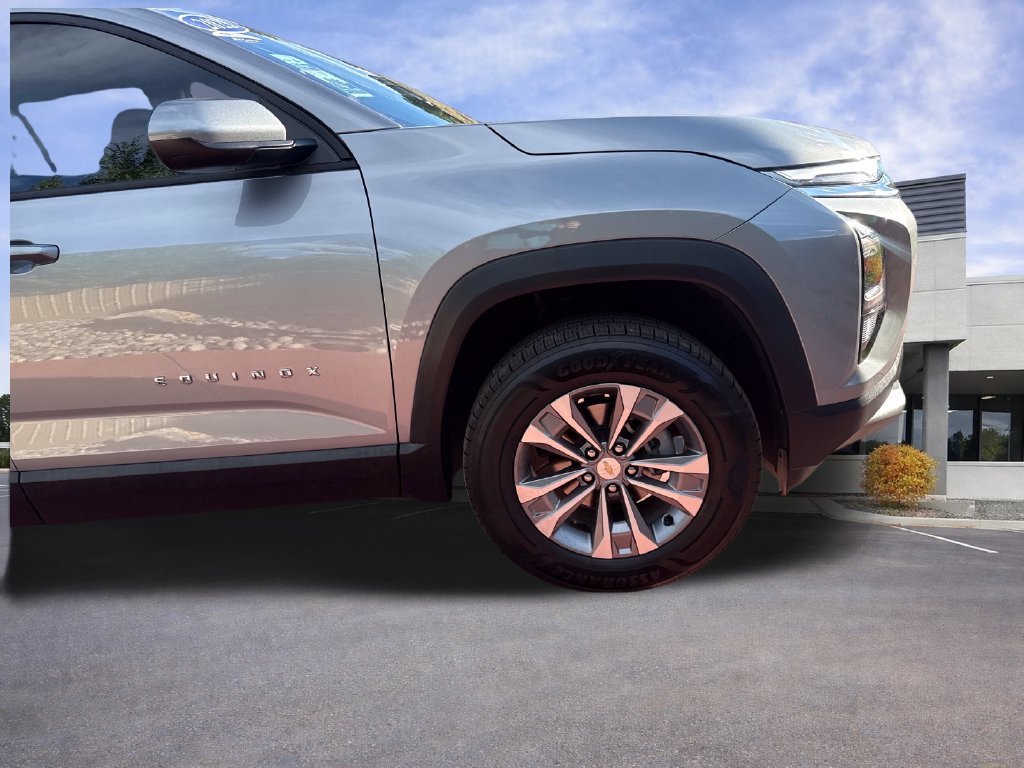 Used 2025 Chevrolet Equinox LT FWD image 34