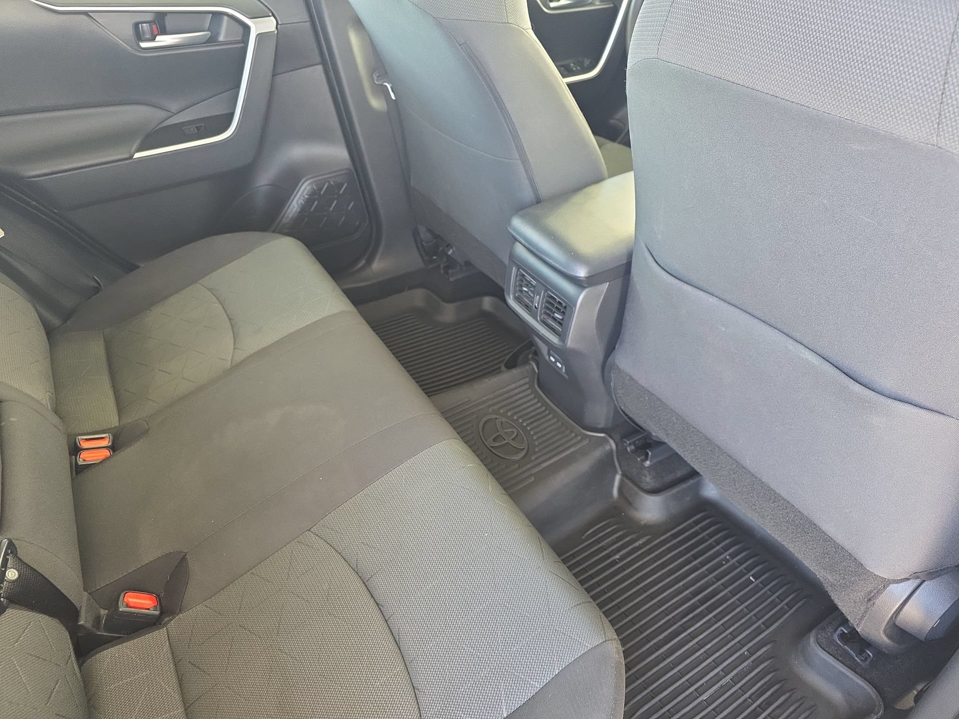 Used 2023 Toyota RAV4 XLE w/ Convenience Package FWD image 11