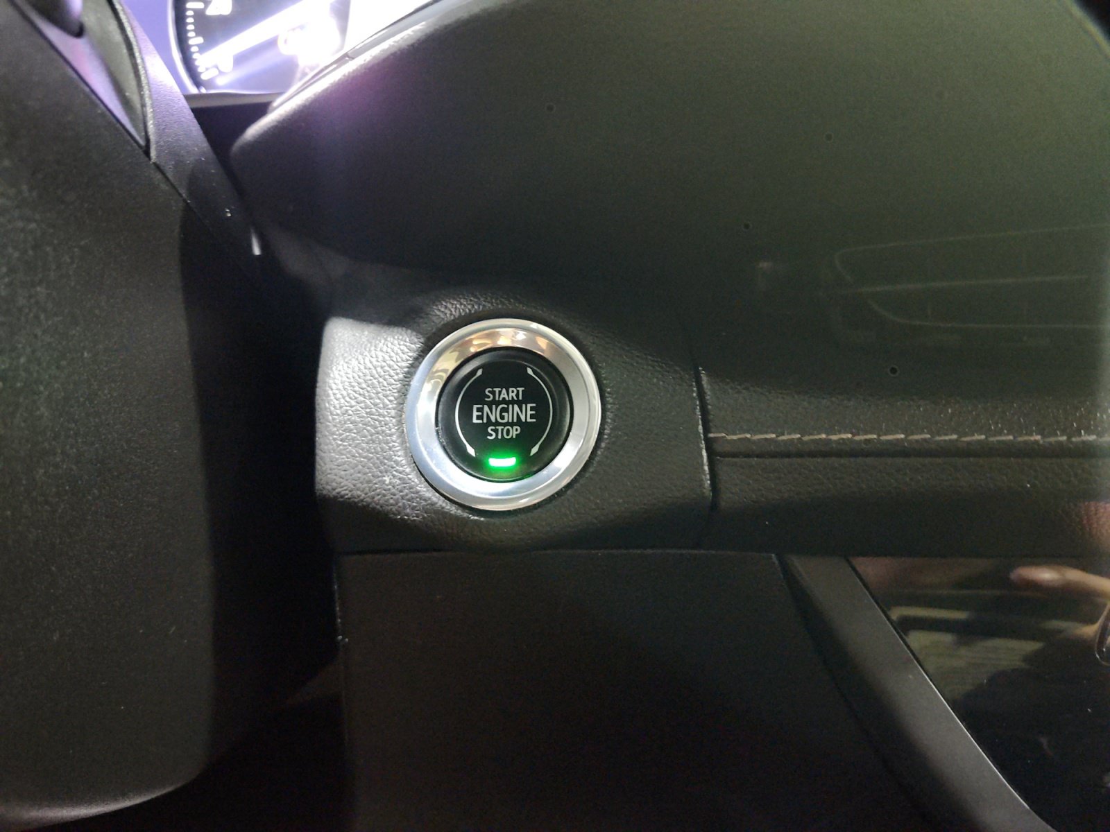 Used 2022 Buick Envision Essence w/ Safety Package FWD image 18