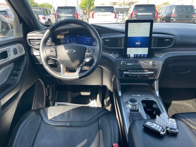 Used 2020 Ford Explorer Platinum w/ Premium Technology Package AWD/4WD image 4