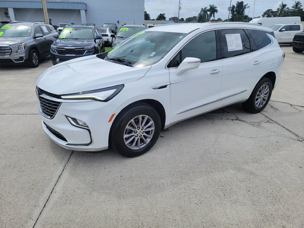 Used 2024 Buick Enclave Essence FWD image 1