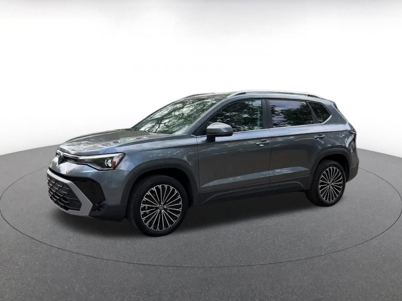 Used 2025 Volkswagen Taos SE image 8