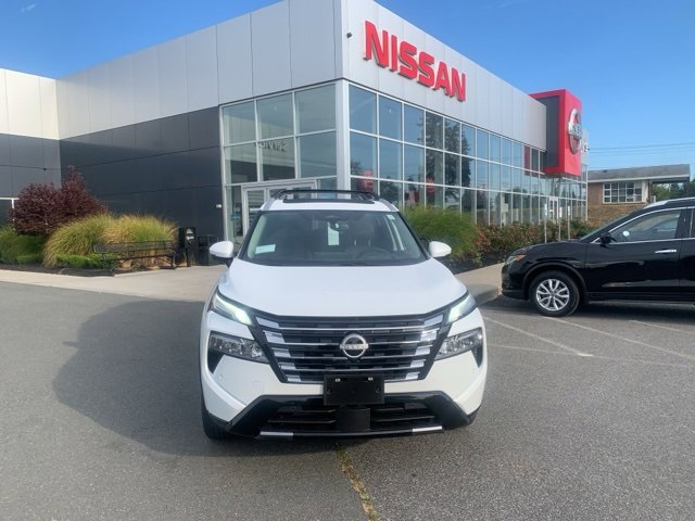 New 2026 Nissan Rogue Platinum image 2