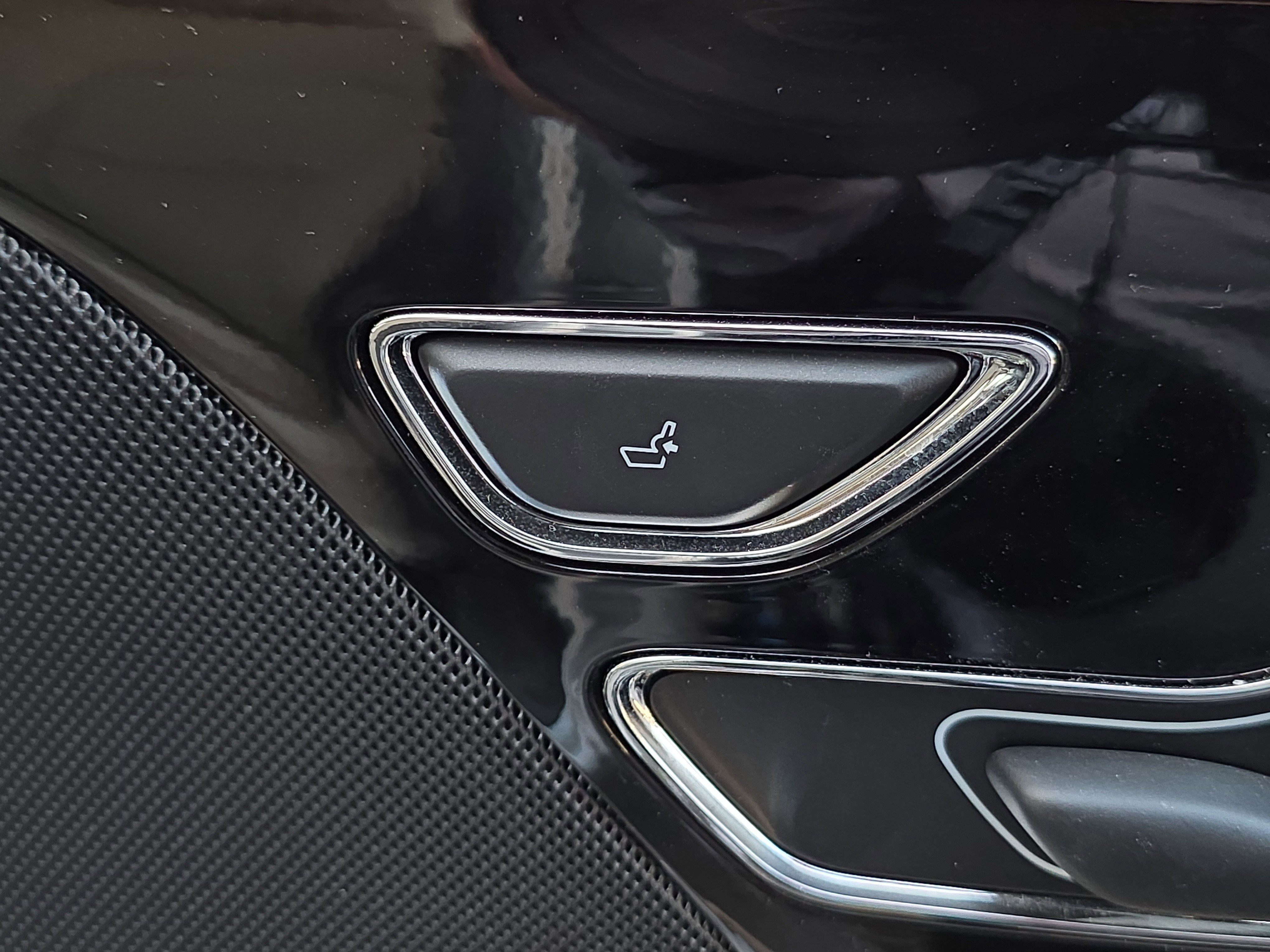 Used 2023 Lincoln Aviator 2WD w/ Elements Package image 36