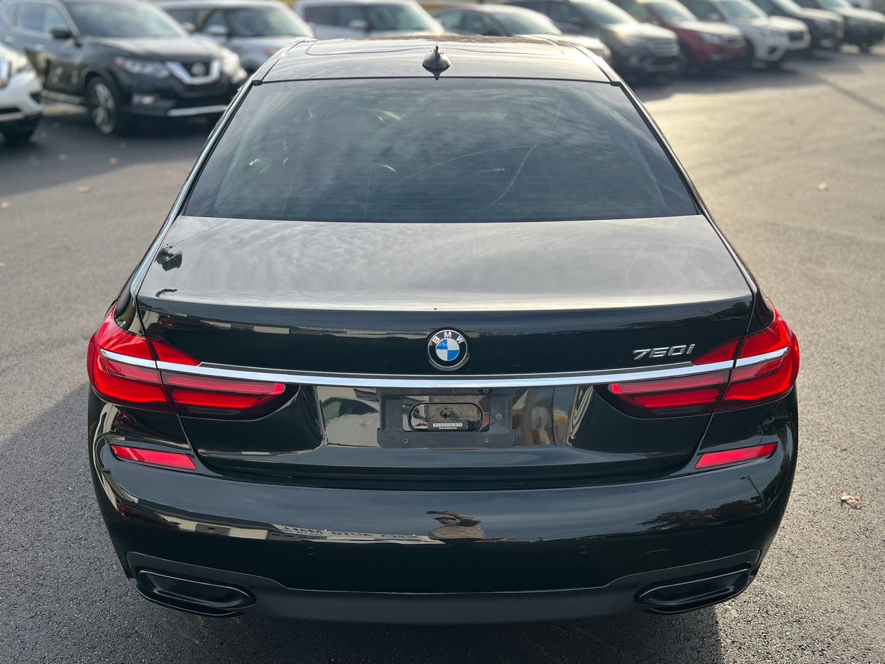 Used 2019 BMW 750i w/ Executive Package image 13