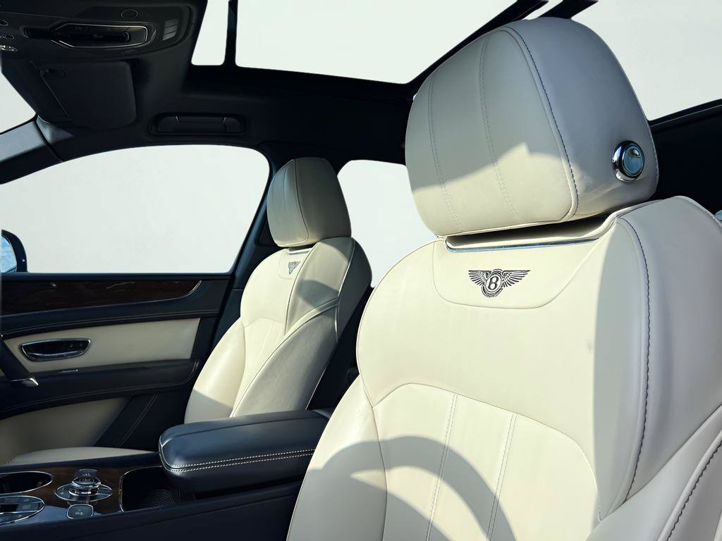 Used 2018 Bentley Bentayga AWD/4WD image 24