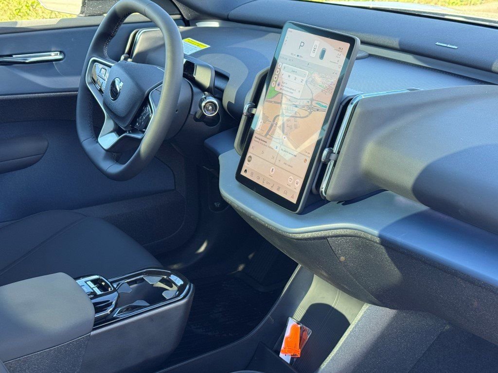 New 2026 Volvo EX30 Plus w/ Protection Package Premier image 11