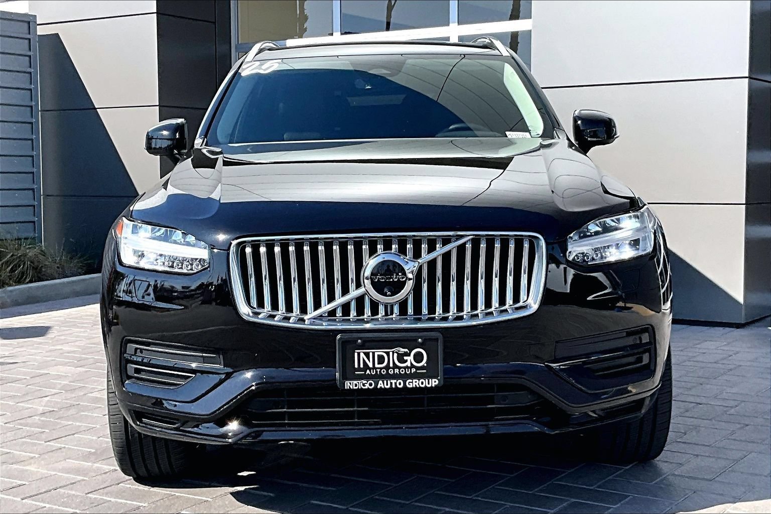 Used 2025 Volvo XC90 B6 Plus w/ Protection Package Premier AWD/4WD image 2