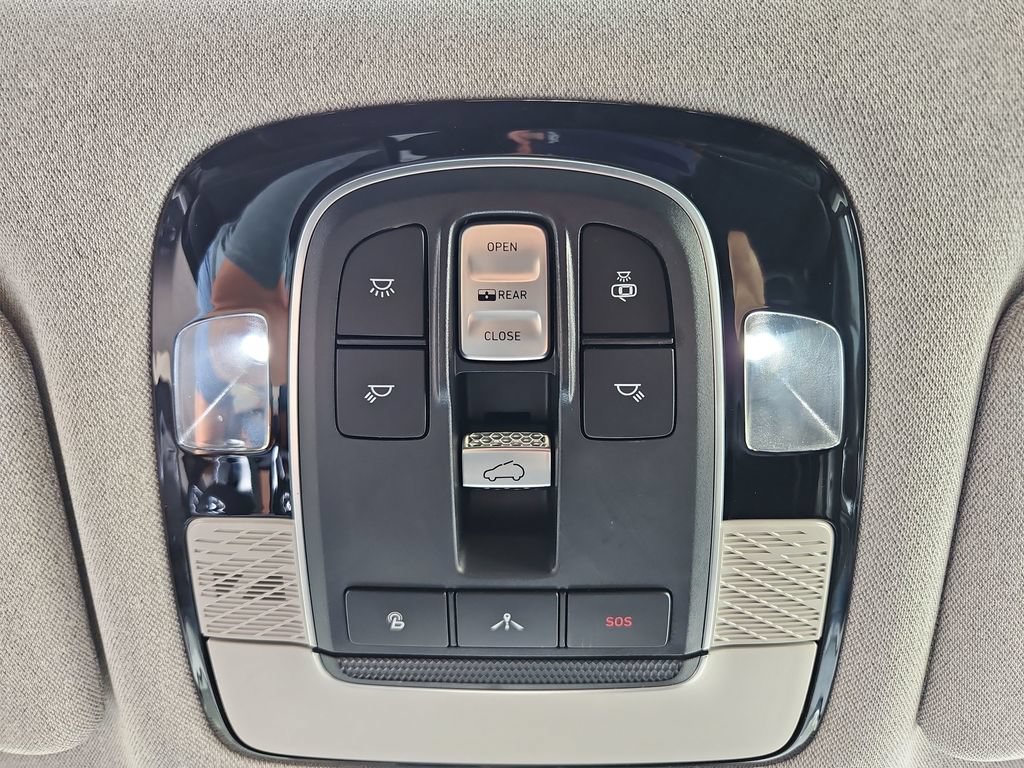 Used 2021 Hyundai Palisade Limited FWD image 21