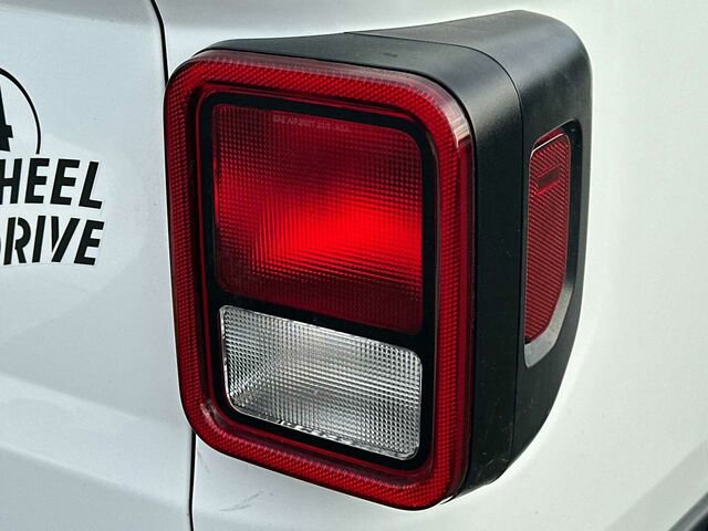 Used 2023 Jeep Gladiator Sport image 32