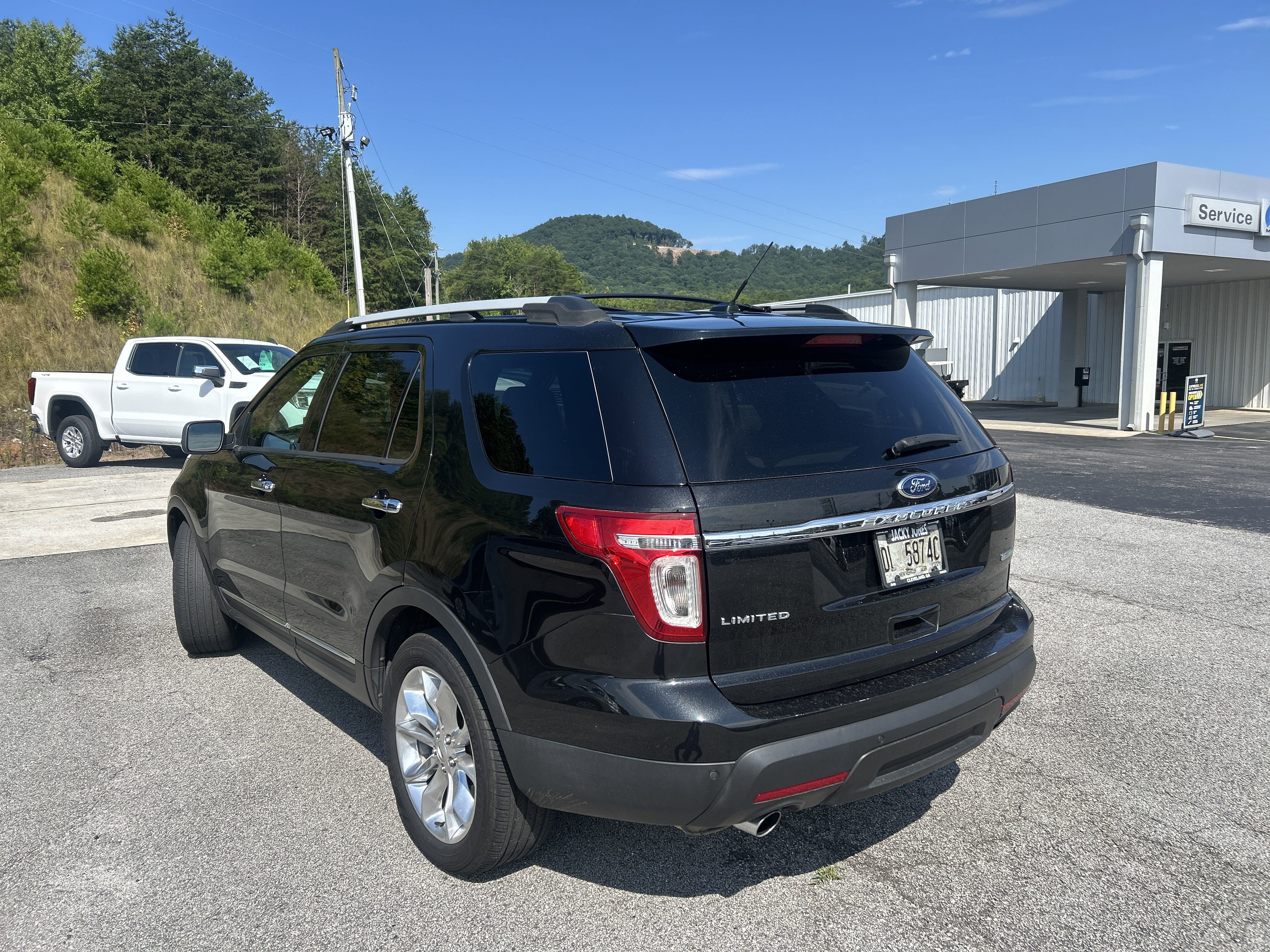 Used 2015 Ford Explorer Limited w/ Equipment Group 303A FWD image 6
