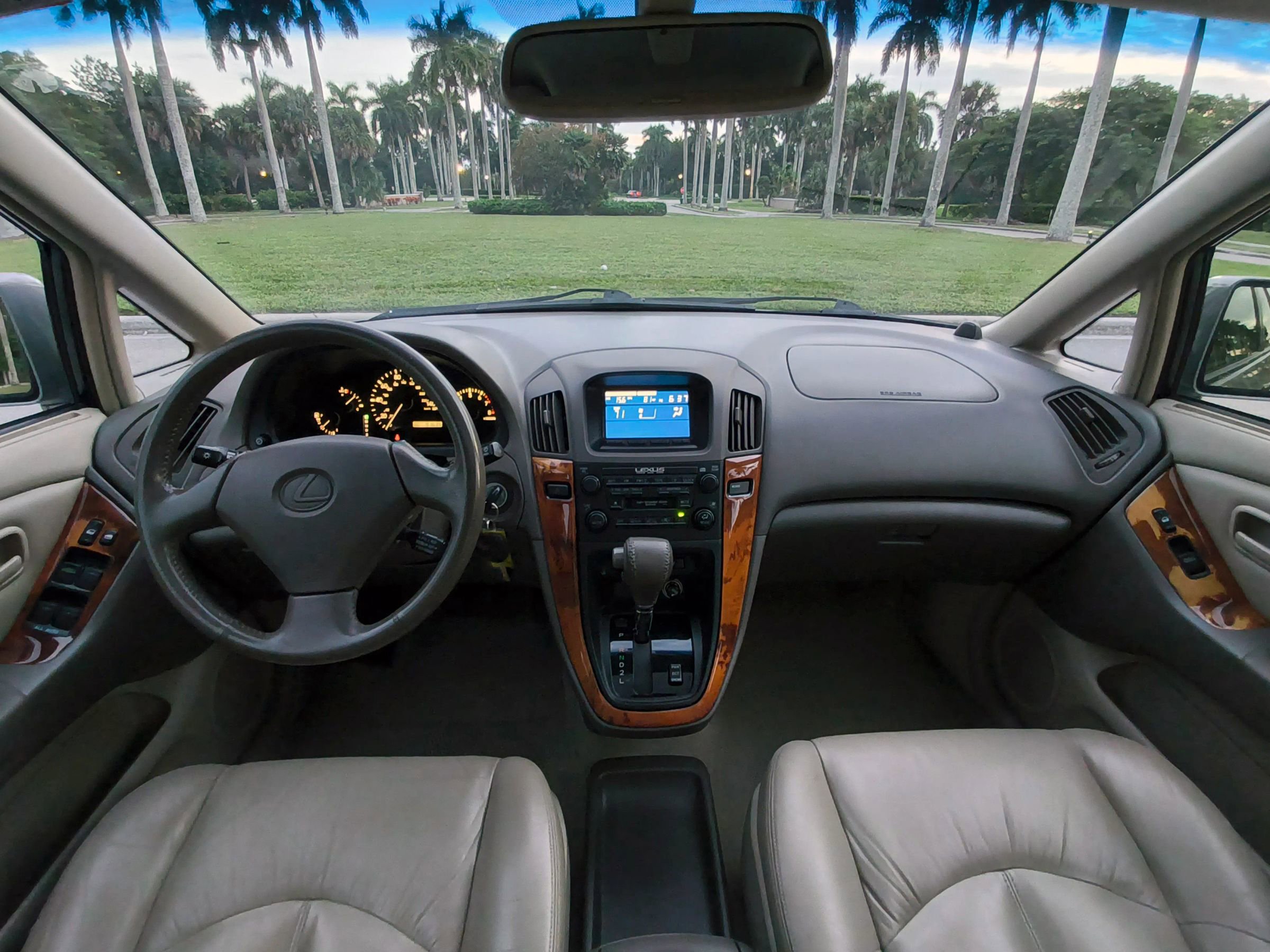 Used 2000 Lexus RX 300 4WD w/ Premium Pkg image 17