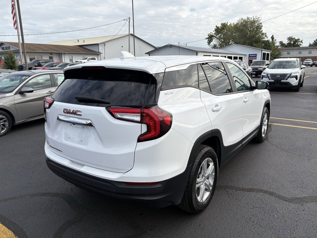 Used 2024 GMC Terrain SLE image 23