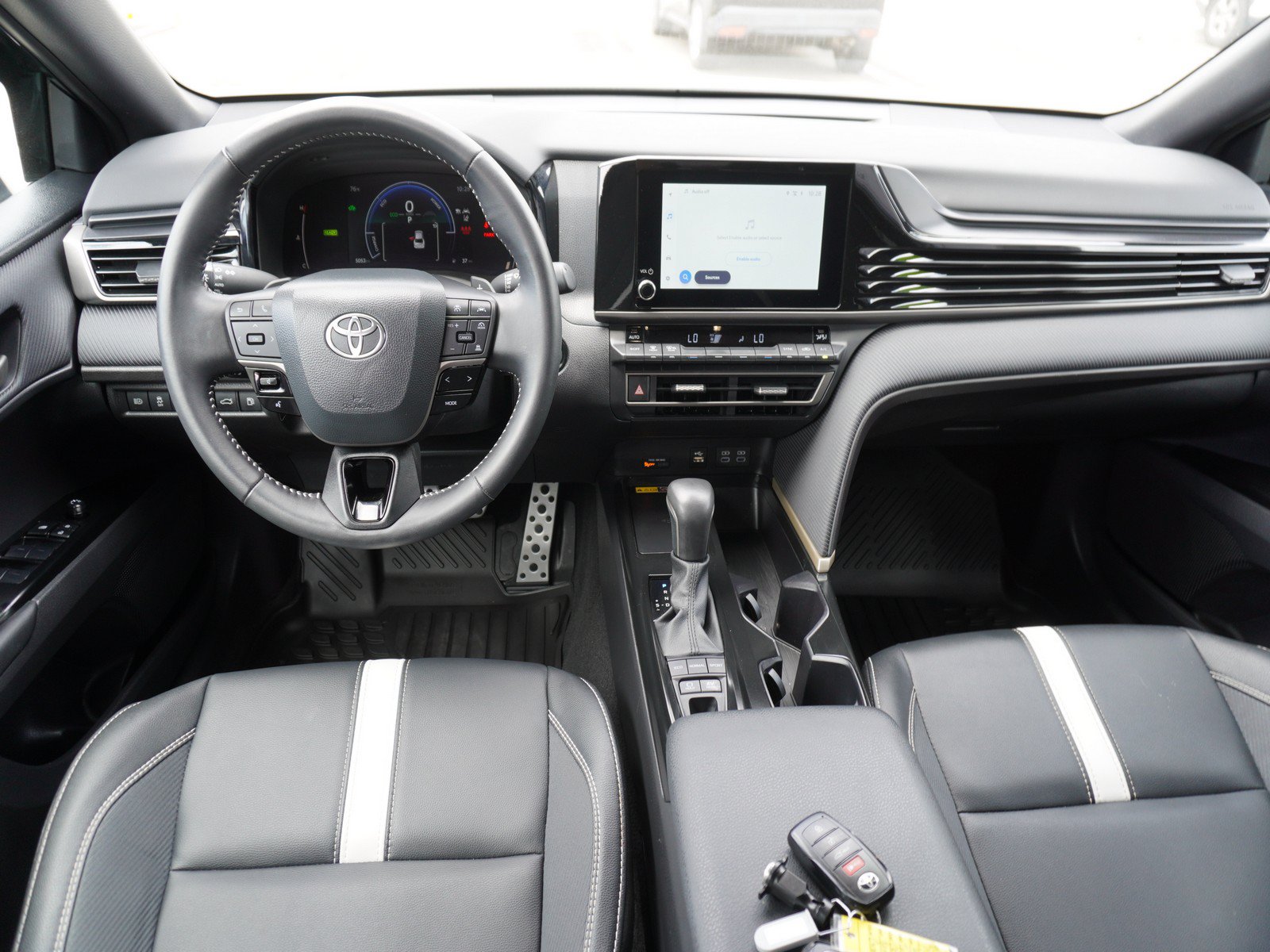 Used 2026 Toyota Camry SE w/ Convenience Package FWD image 2