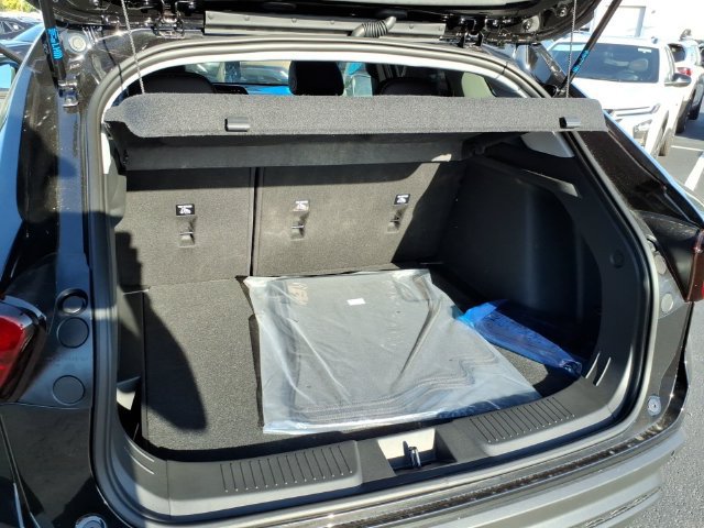 New 2026 Chevrolet Trax LT w/ Sunroof Package FWD image 9