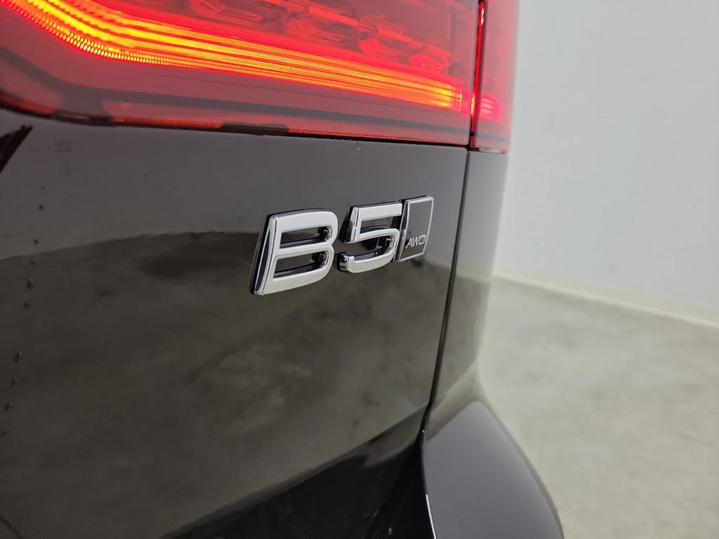 New 2026 Volvo V60 B5 Cross Country Plus w/ Protection Package Premier image 8