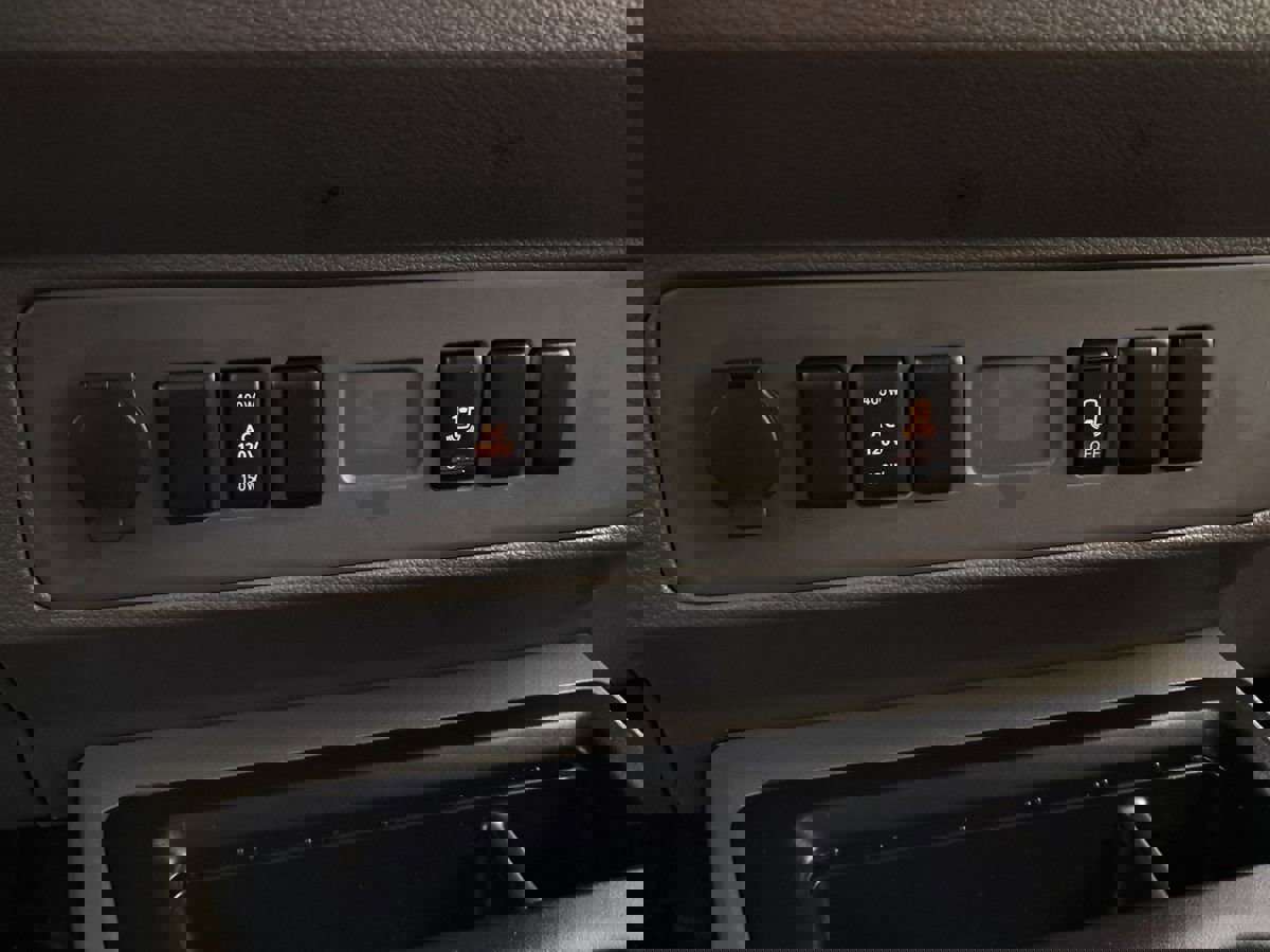 Used 2015 Nissan NV 2500 SV image 25