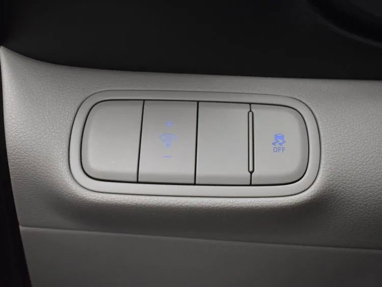 Used 2025 Hyundai Venue SEL FWD image 23