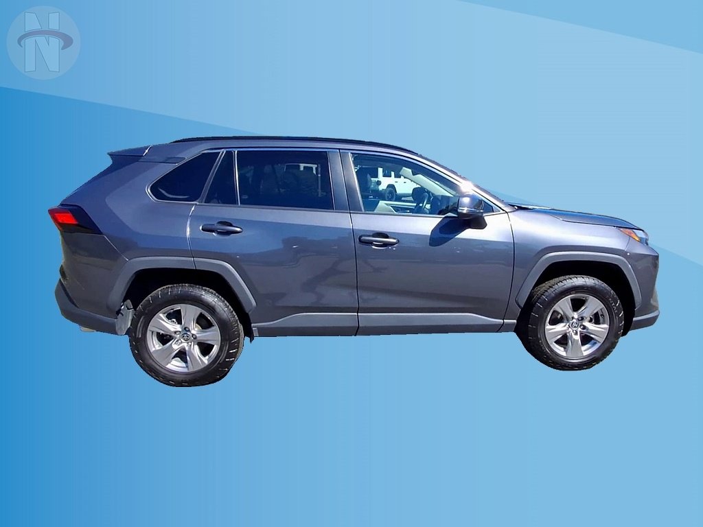 Used 2022 Toyota RAV4 XLE w/ Convenience Package AWD/4WD image 9
