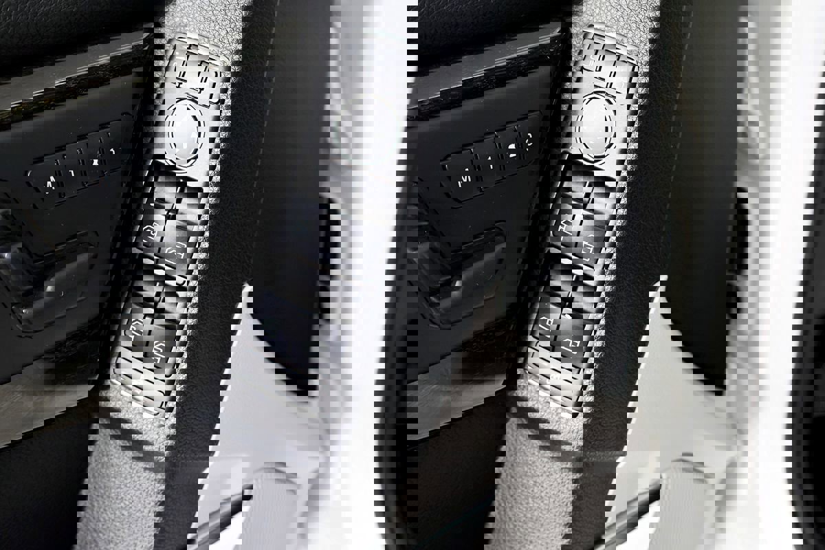 Used 2014 Mercedes-Benz GLK 250 BlueTEC 4MATIC image 17