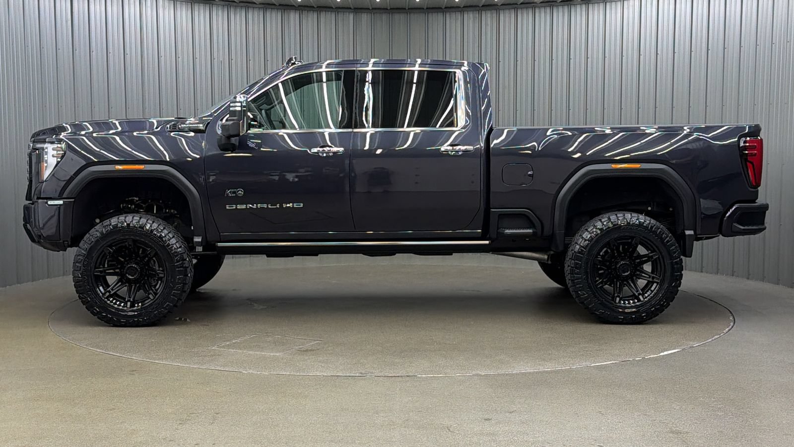 Used 2026 GMC Sierra 3500 Denali Ultimate AWD/4WD image 2