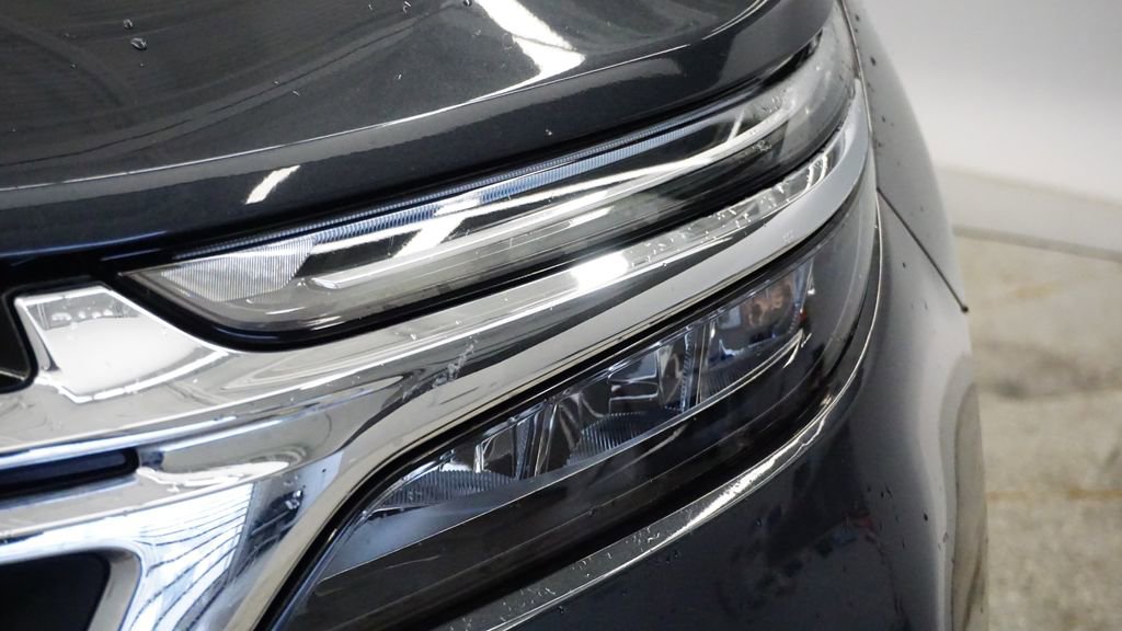 Used 2022 Chevrolet Equinox LT w/ Driver Convenience Package AWD/4WD image 12