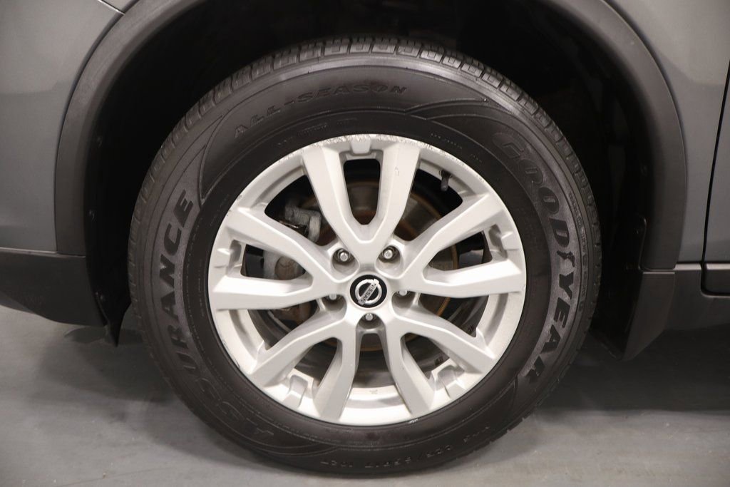 Used 2018 Nissan Rogue SV image 24