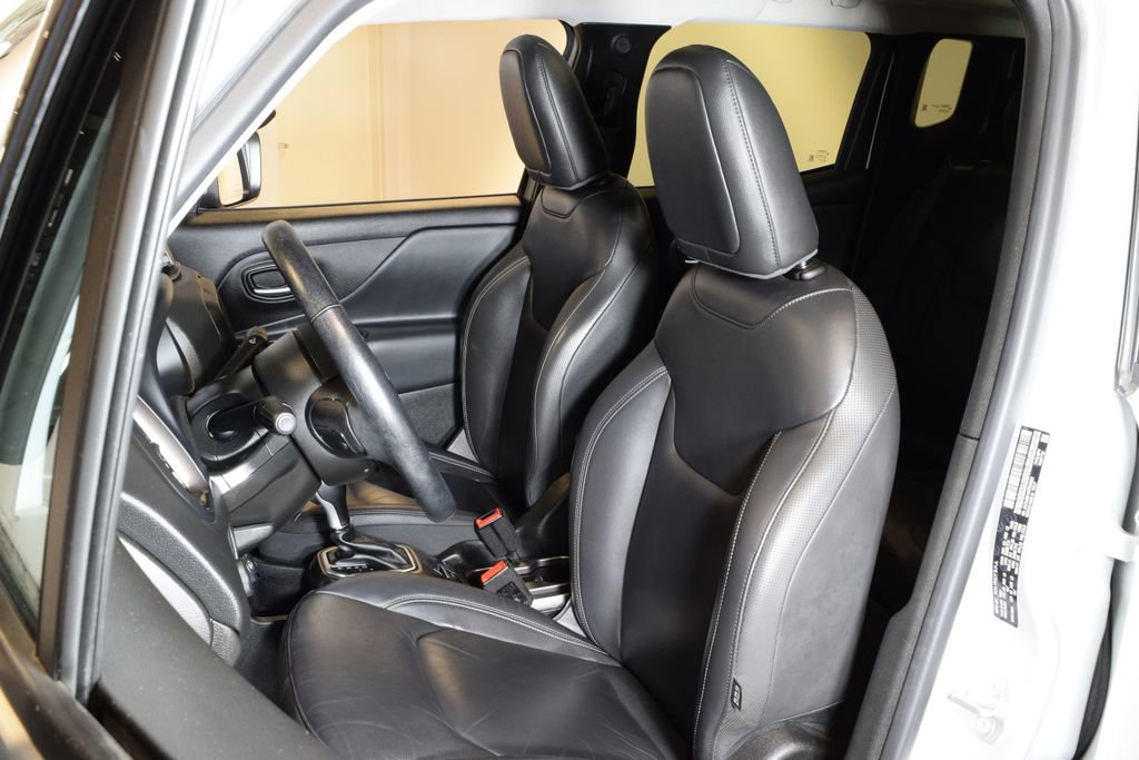 Used 2019 Jeep Renegade Limited w/ UConnect 8.4 Nav Group AWD/4WD image 10