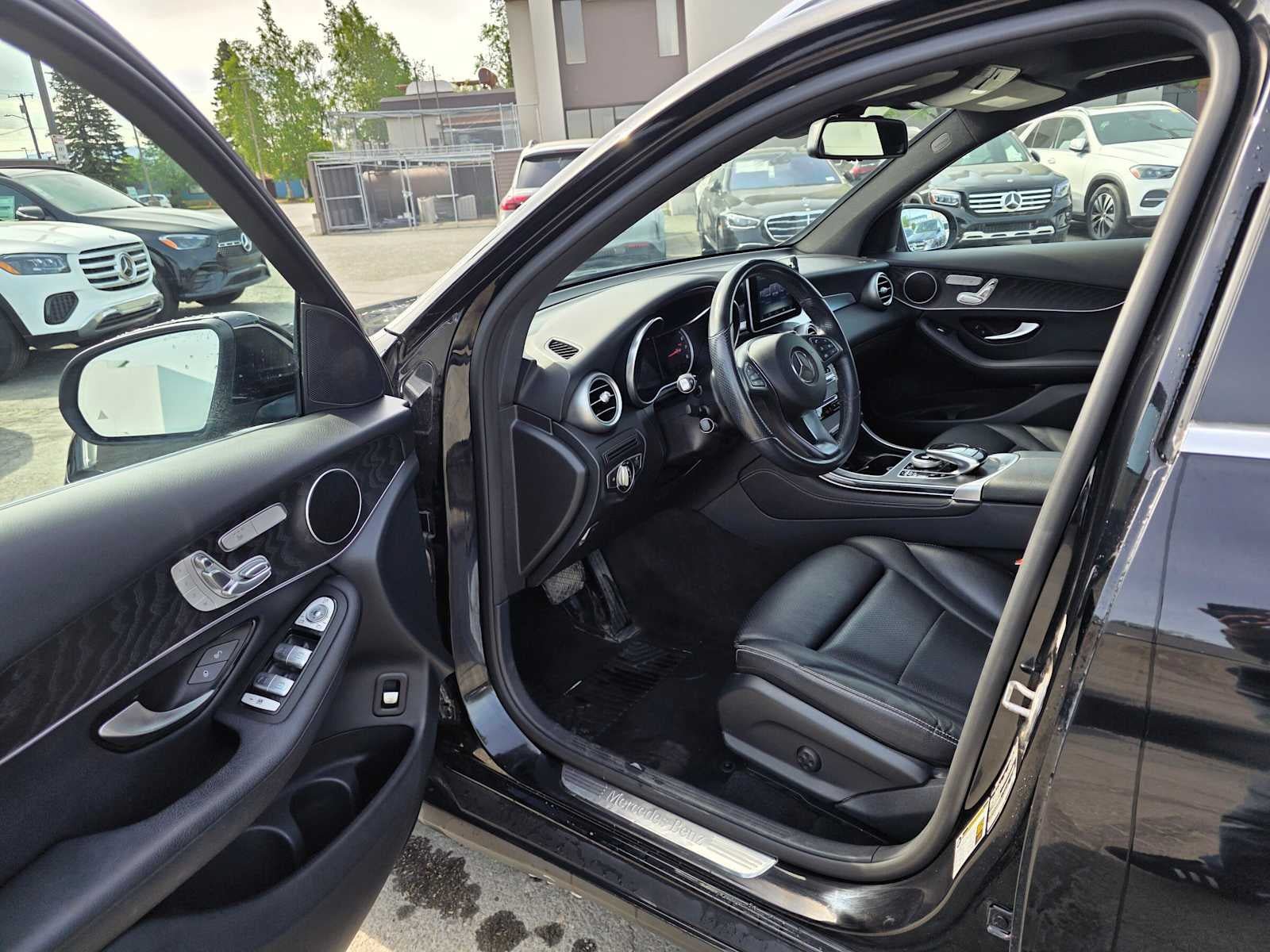 Used 2017 Mercedes-Benz GLC 300 4MATIC image 19