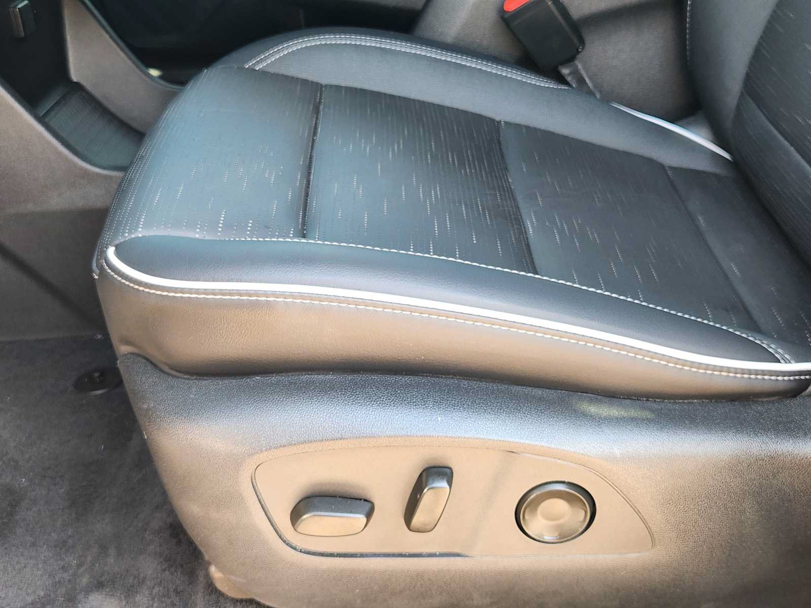 Used 2025 Buick Enclave Sport Touring w/ Power Package FWD image 23