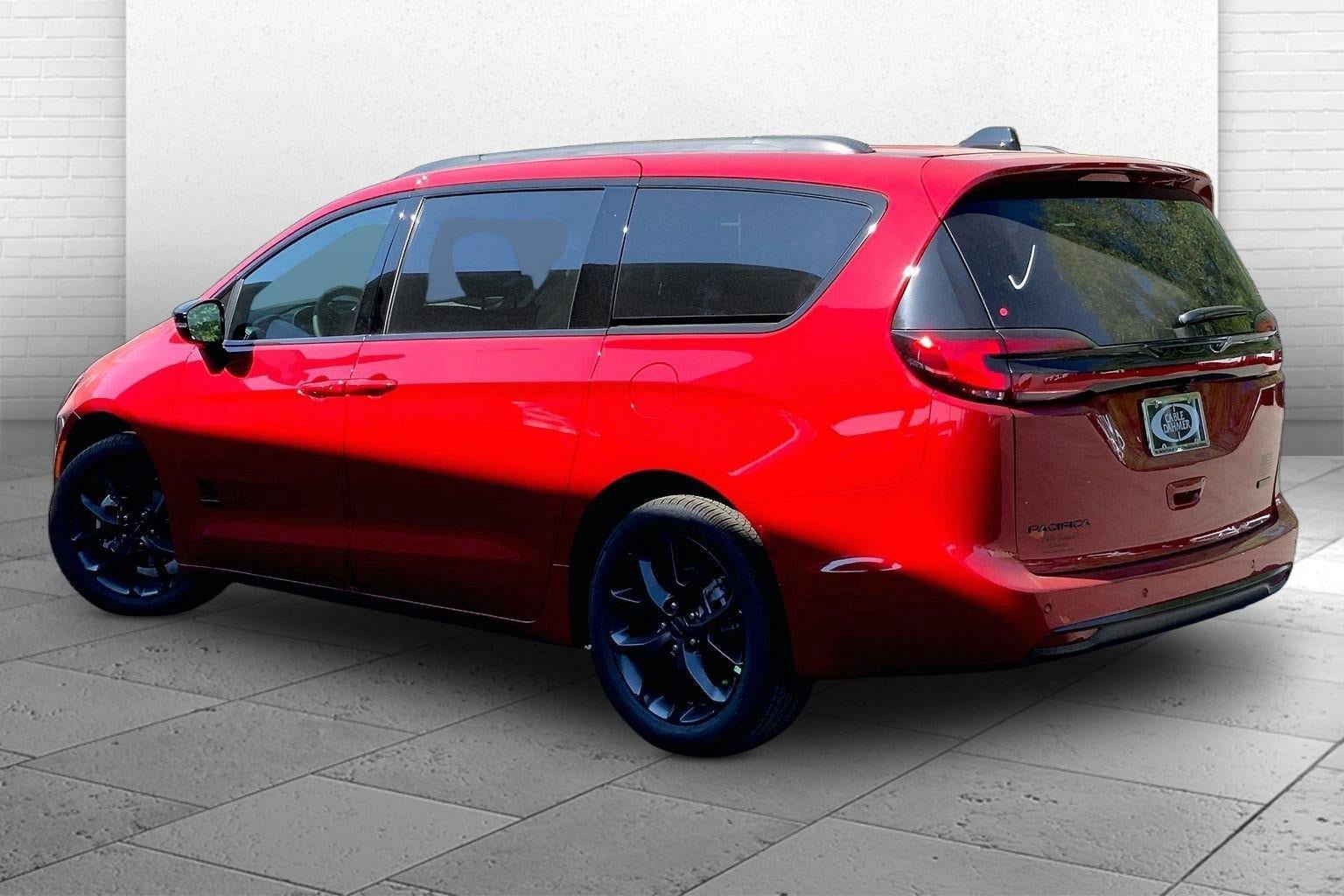 New 2027 Chrysler Pacifica Select FWD image 3