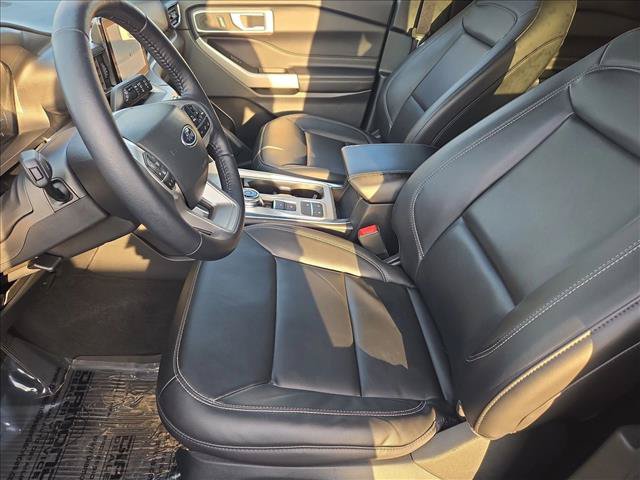 Used 2023 Ford Explorer XLT w/ Equipment Group 202A RWD image 16
