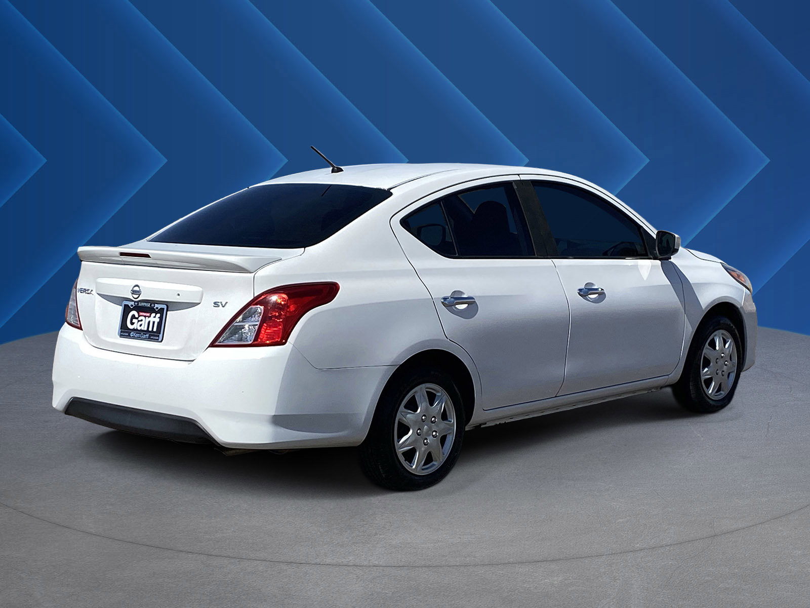 Used 2018 Nissan Versa SV FWD image 3