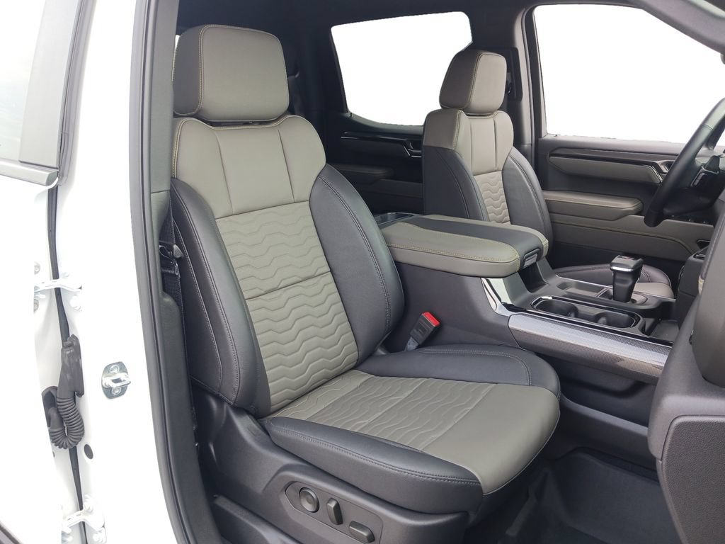Used 2025 Chevrolet Silverado 1500 ZR2 w/ Technology Package AWD/4WD image 29