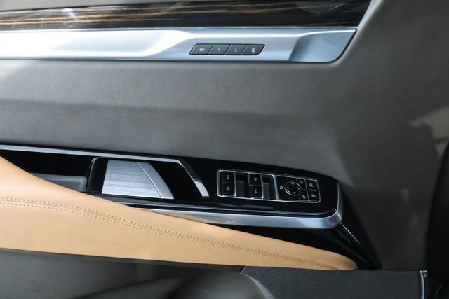 Used 2025 Cadillac Escalade Premium Luxury image 26