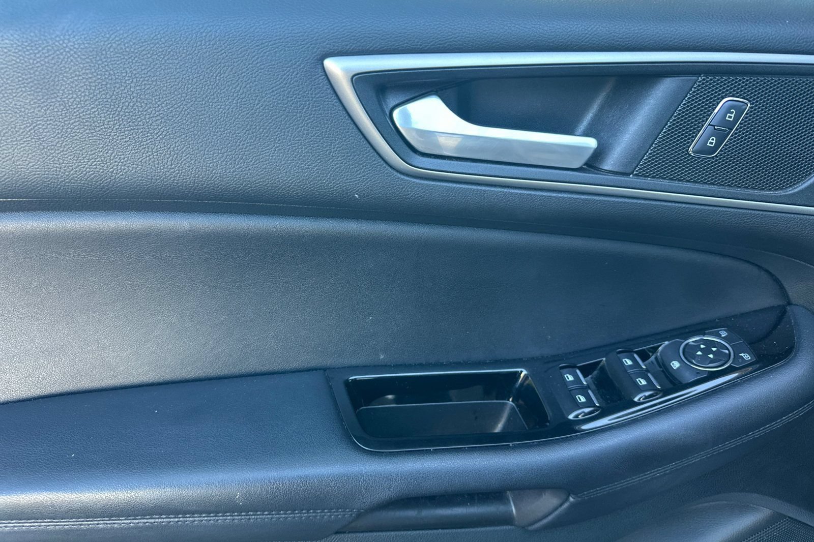 Used 2016 Ford Edge SEL w/ Equipment Group 201A AWD/4WD image 10