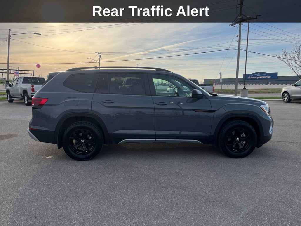 Used 2024 Volkswagen Atlas Peak Edition SE image 8